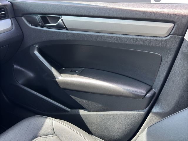 Used 2020 Volkswagen Passat 2.0T SE w/ Sunroof Package image 25