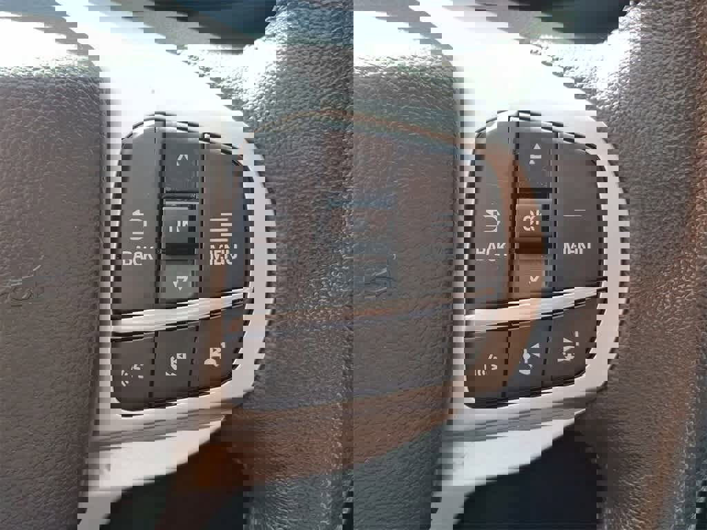 Used 2022 Ford Explorer XLT image 24