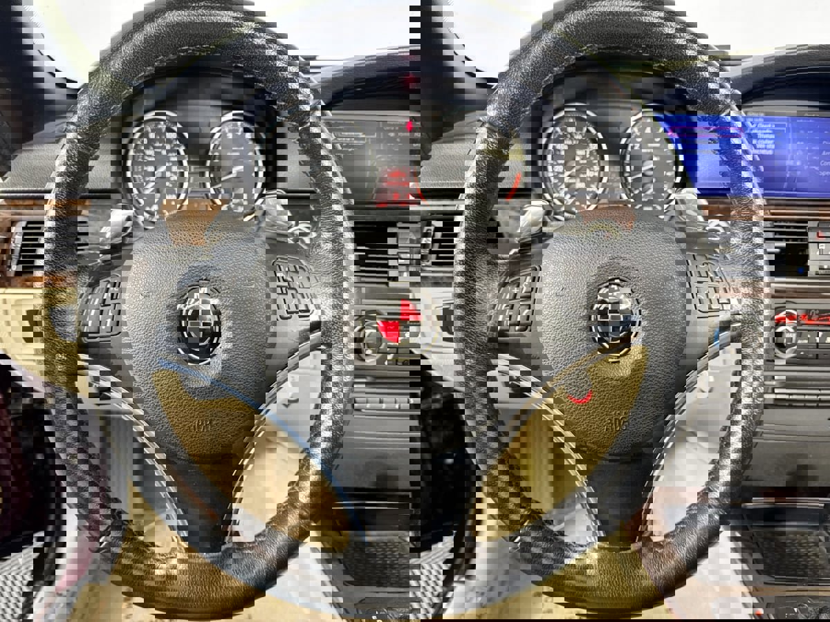 Used 2010 BMW 328i Convertible image 11