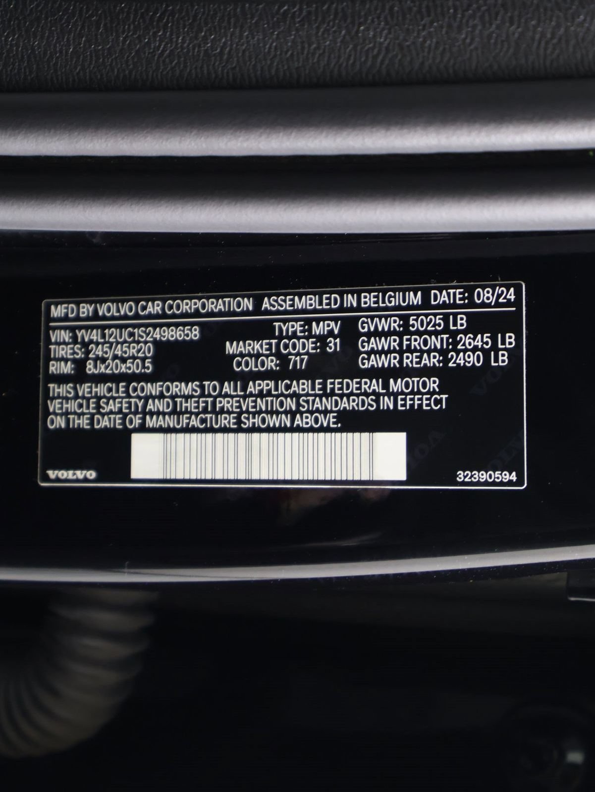 Certified 2025 Volvo XC40 B5 Plus AWD/4WD image 16