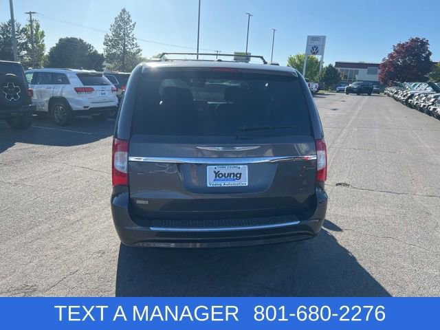 Used 2015 Chrysler Town & Country Touring FWD image 5