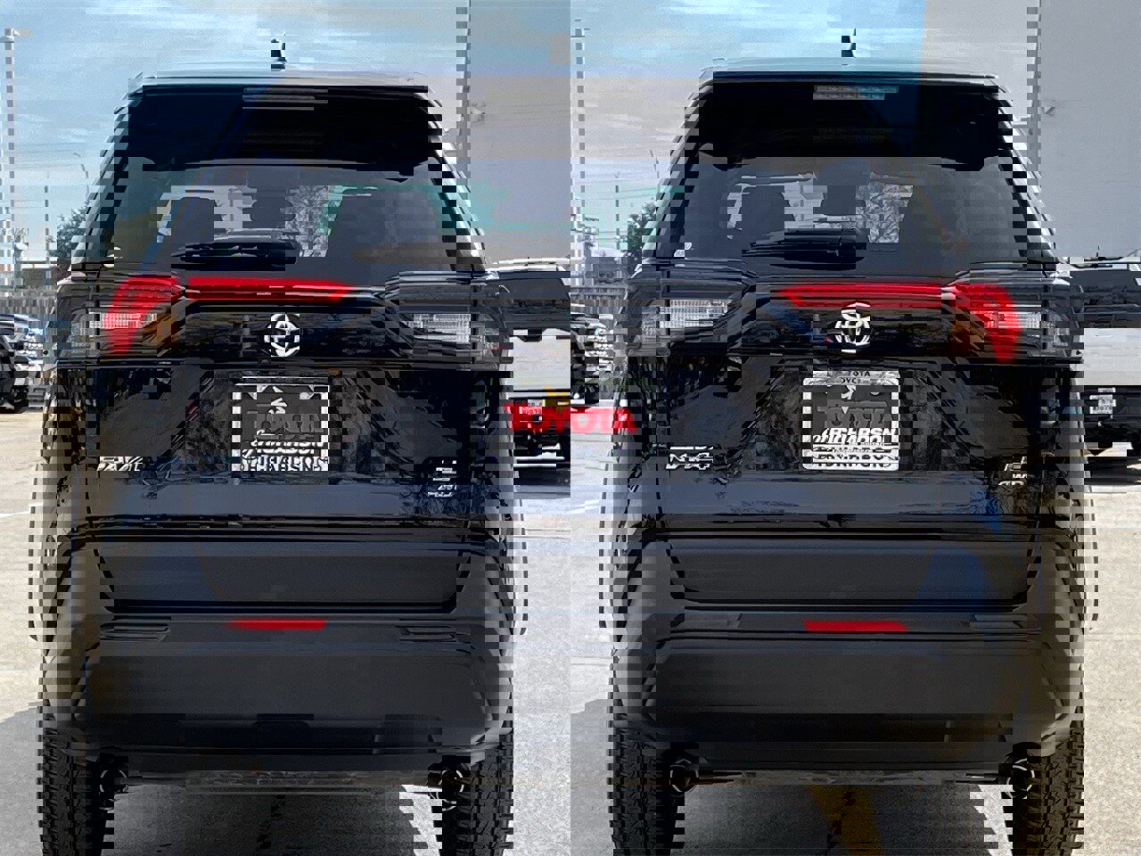 Used 2024 Toyota RAV4 LE image 5