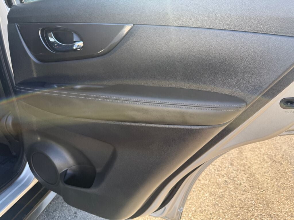 Used 2020 Nissan Rogue SV AWD/4WD image 25