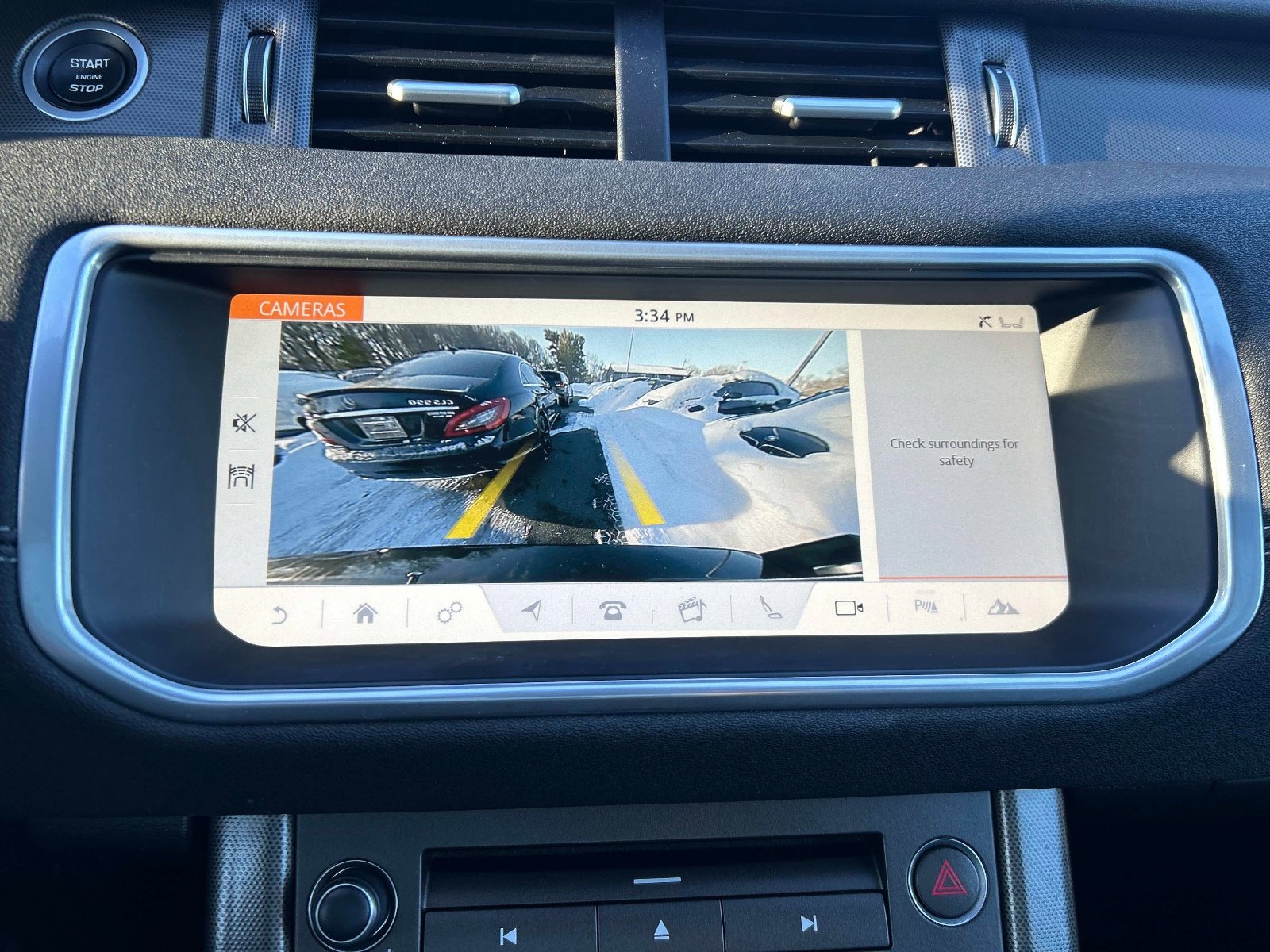 Used 2019 Land Rover Range Rover Evoque SE Premium image 32