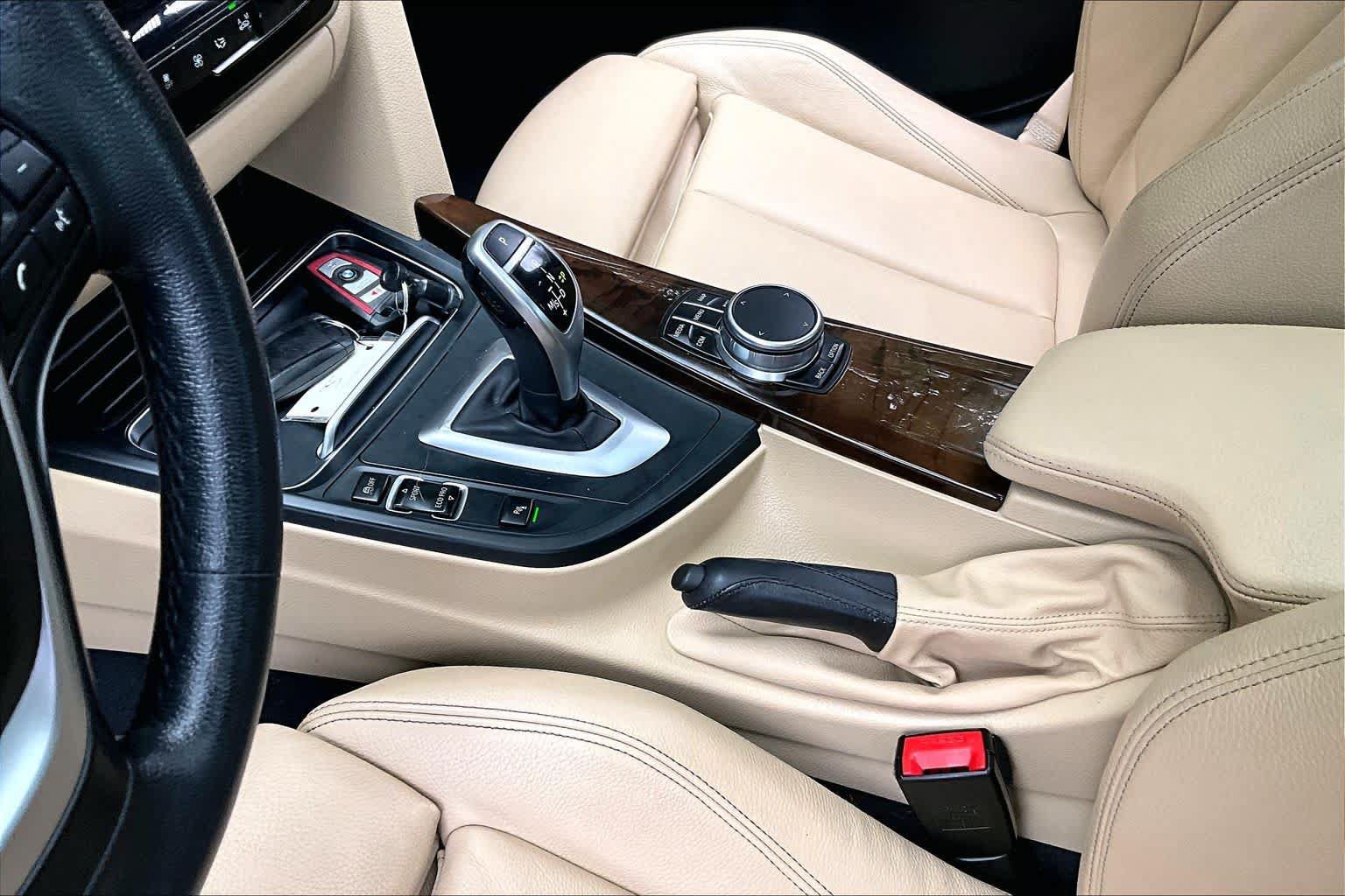 Used 2018 BMW 330i xDrive Sedan AWD/4WD image 16