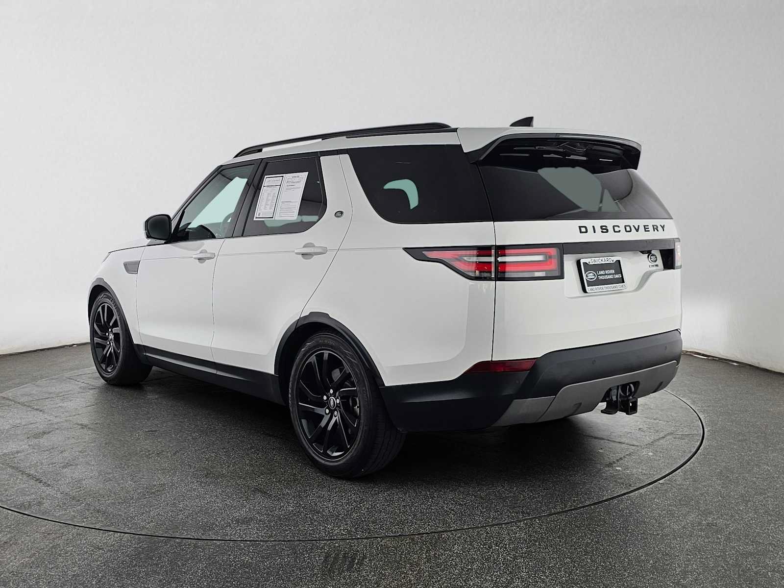 Used 2017 Land Rover Discovery HSE AWD/4WD image 3