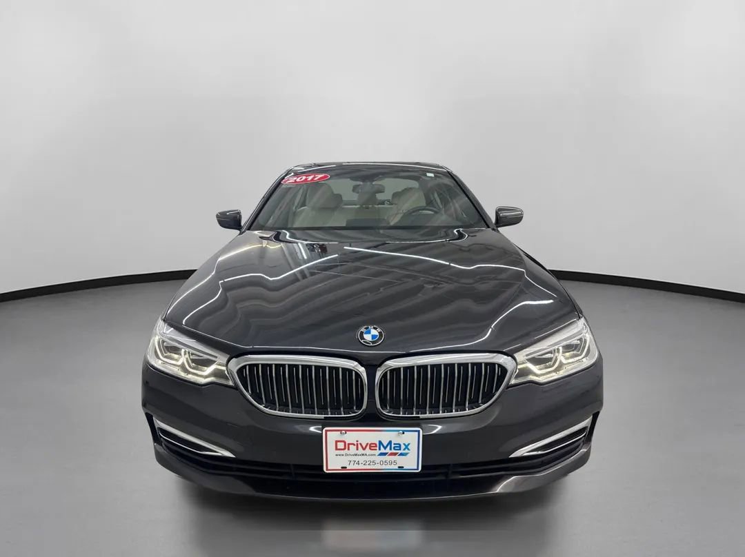 Used 2017 BMW 540i xDrive image 2