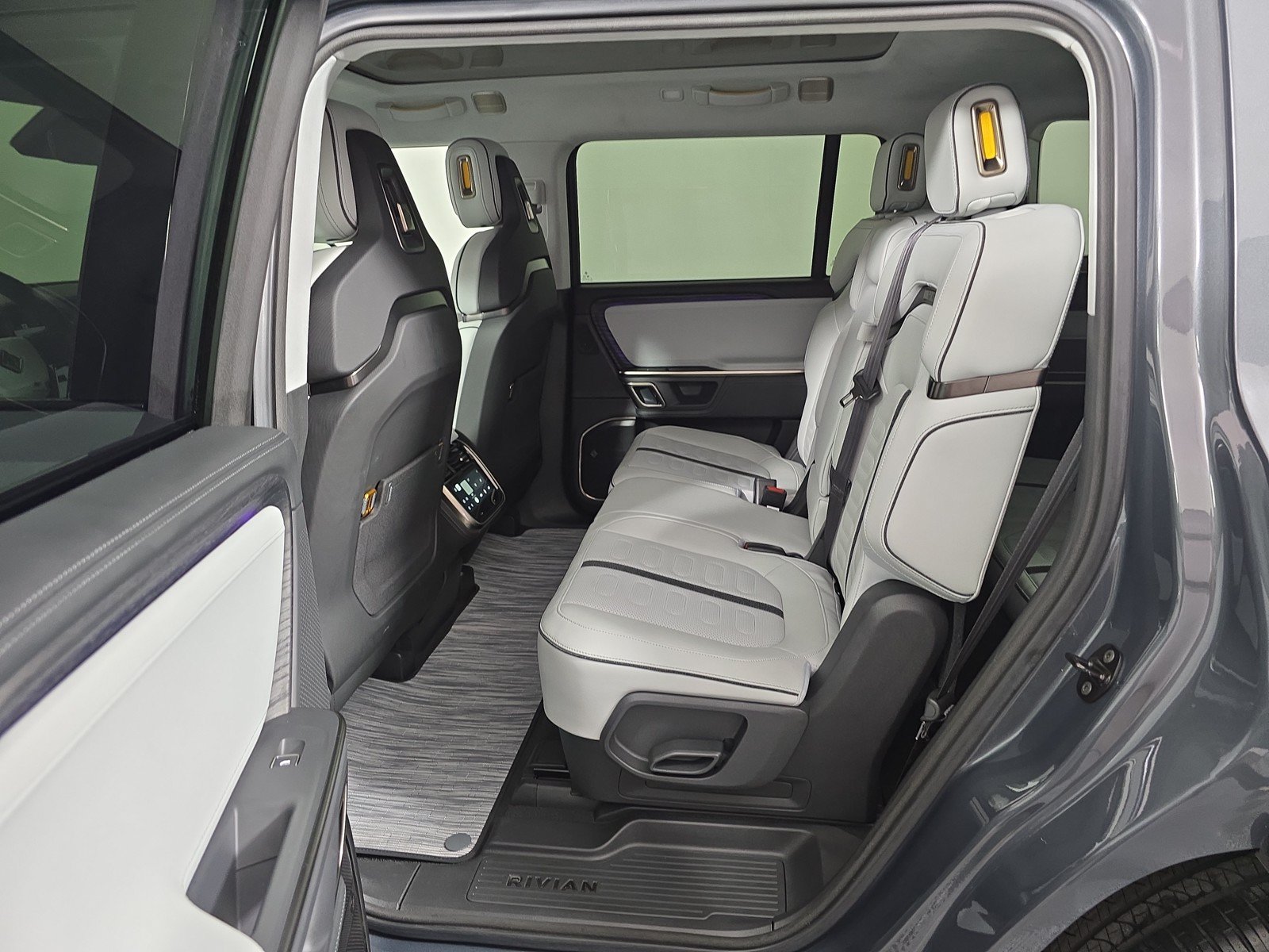 Used 2024 Rivian R1S Adventure AWD/4WD image 21