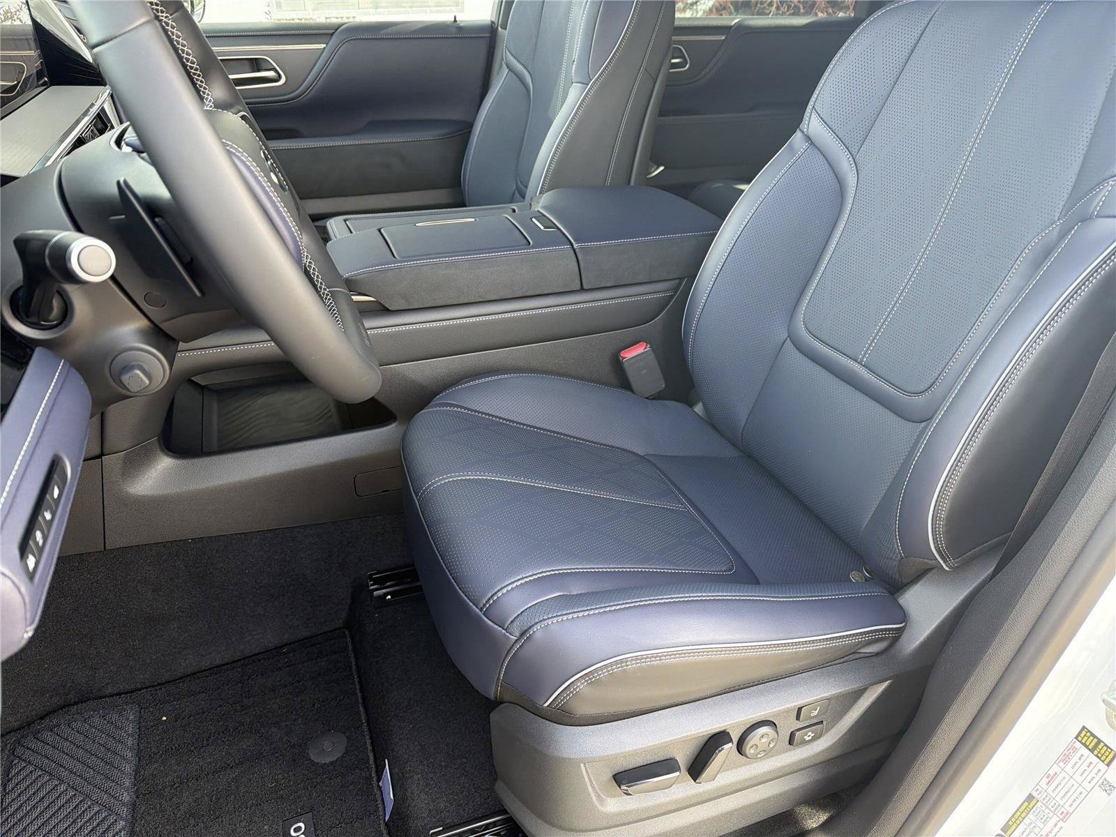 New 2026 INFINITI QX80 4WD w/ Sport Exterior Package image 34