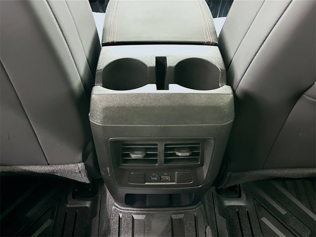 Used 2024 Chevrolet Colorado Z71 w/ Z71 Convenience Package 2 image 27