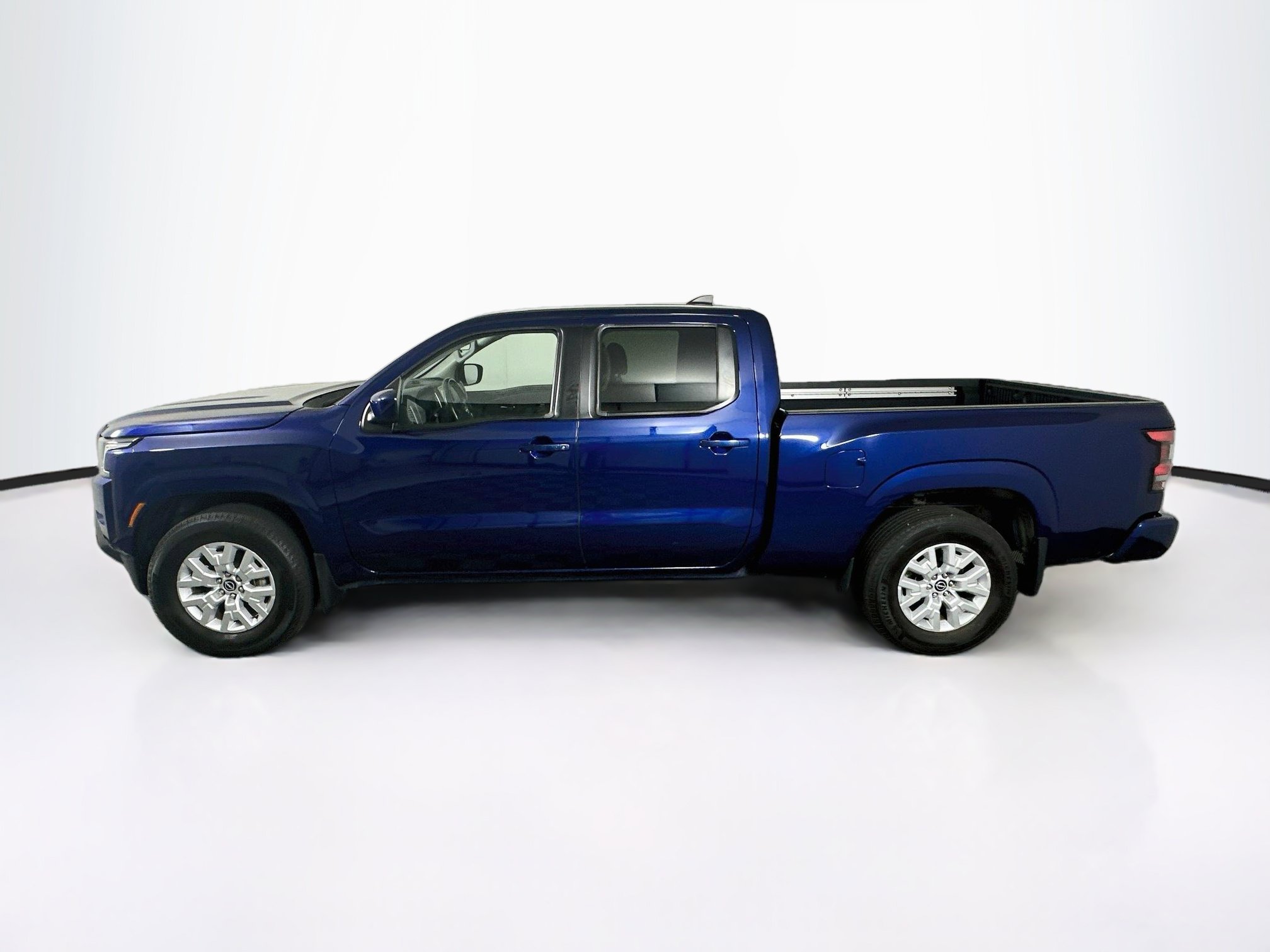 Used 2023 Nissan Frontier SV w/ Technology Package AWD/4WD image 4