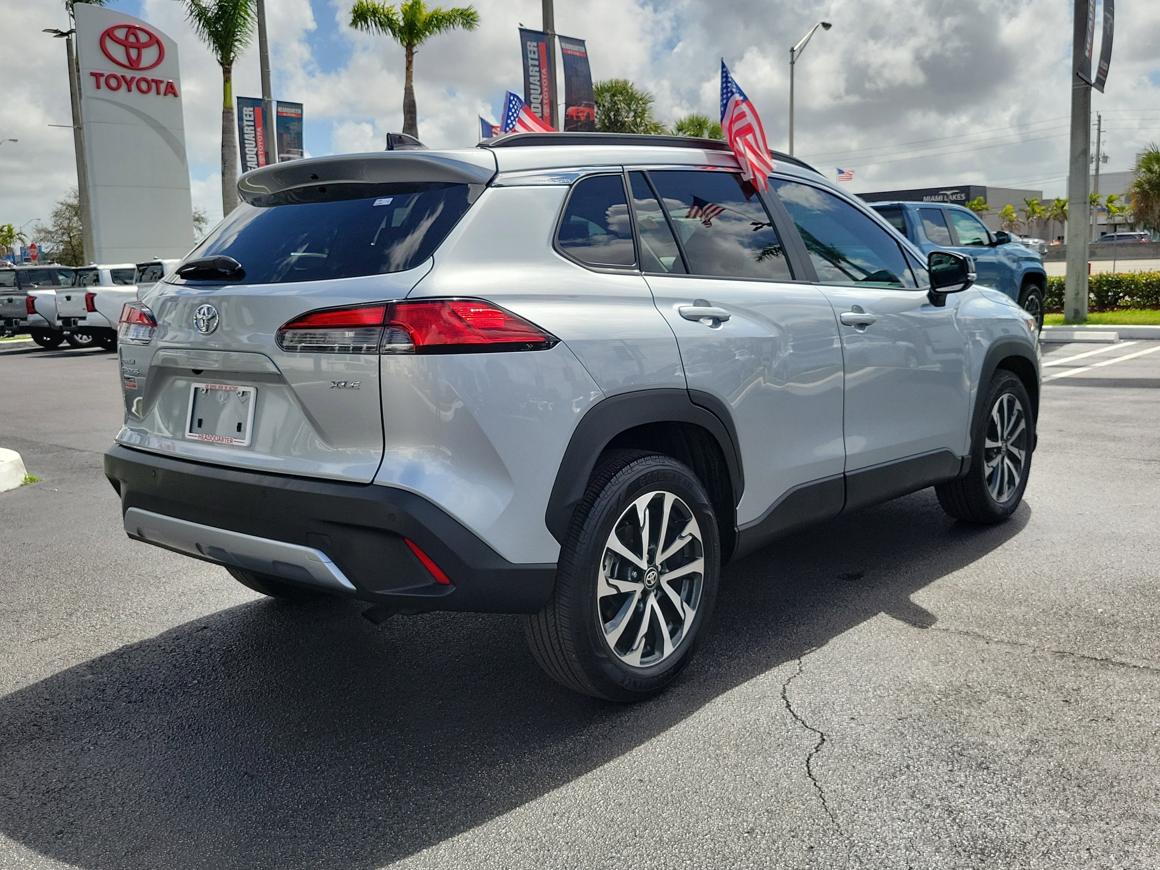 Used 2025 Toyota Corolla Cross XLE w/ Convenience Package image 12