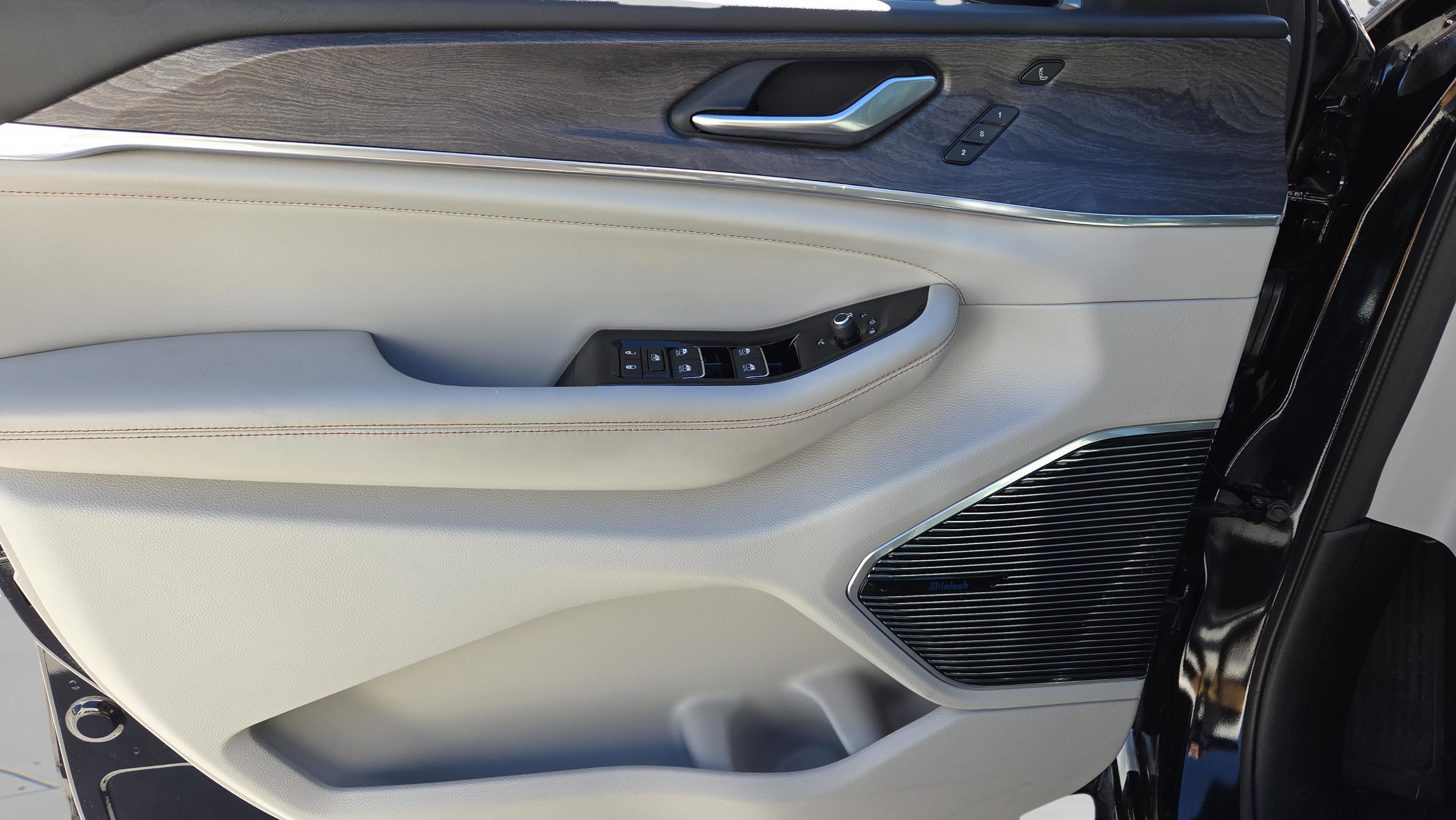 Used 2023 Jeep Grand Cherokee Overland w/ Adv Protech Group III image 14