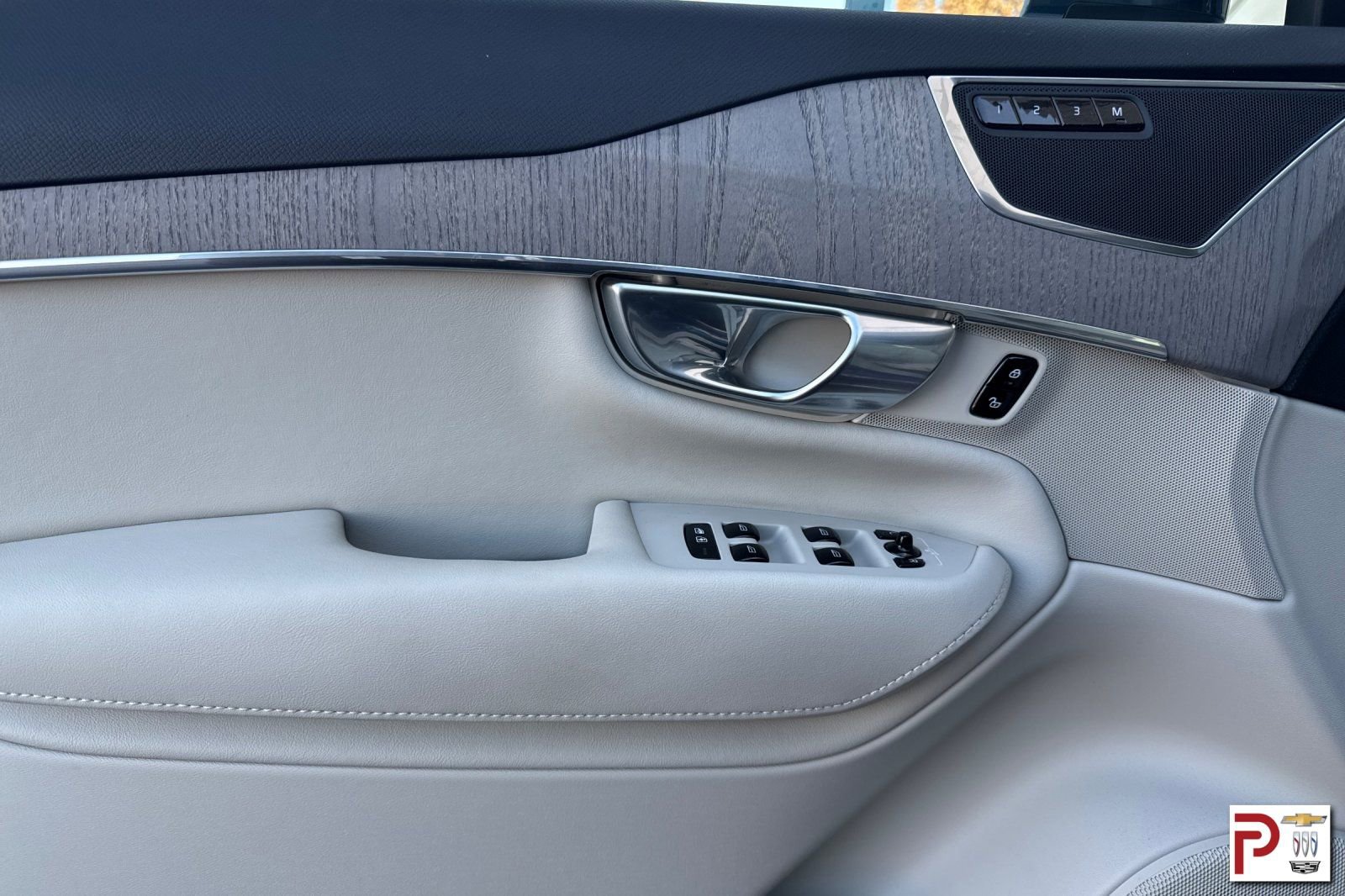 Used 2025 Volvo XC90 B6 Plus w/ Protection Package Premier image 11