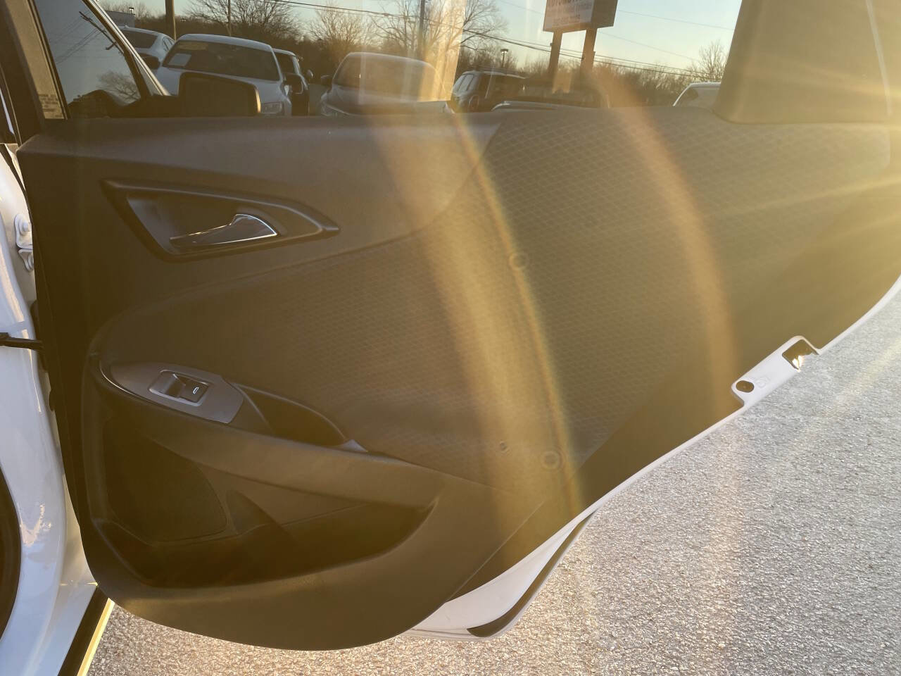 Used 2022 Chevrolet Malibu LT image 17