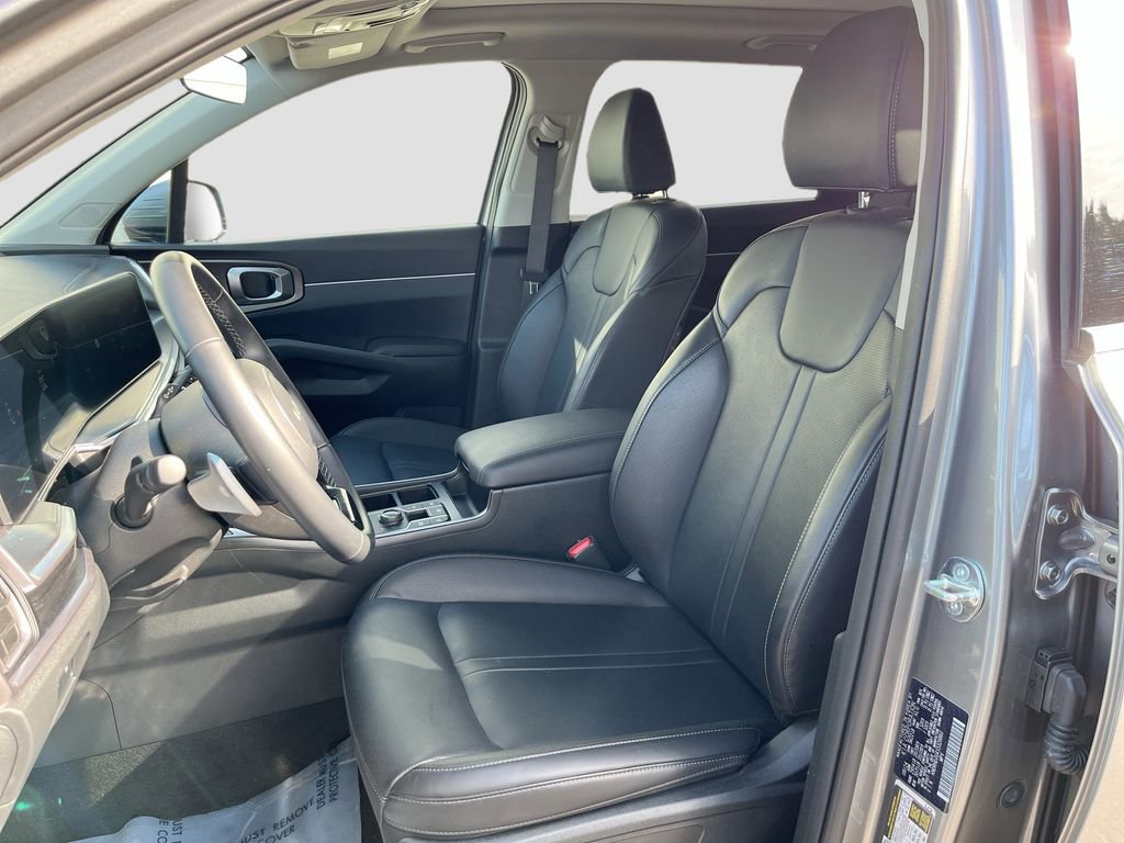 Certified 2025 Kia Sorento EX w/ EX Panoramic Sunroof Package image 24
