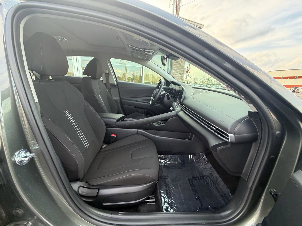 Used 2025 Hyundai Elantra SEL image 26