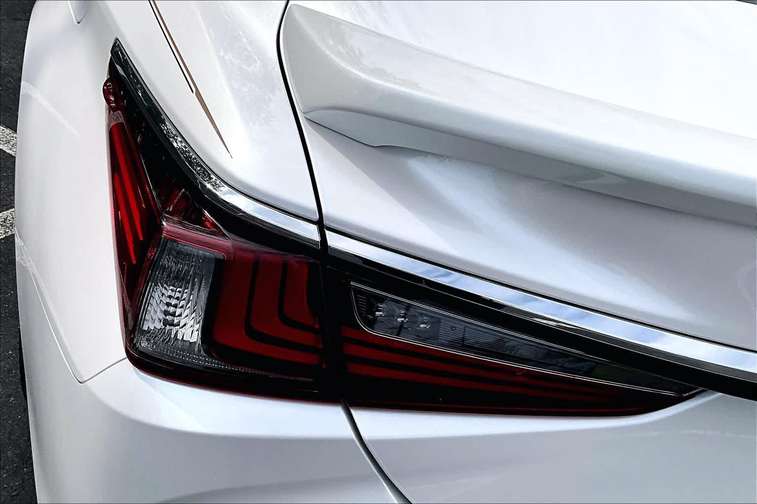 Used 2020 Lexus ES 350 w/ Luxury Package FWD image 23