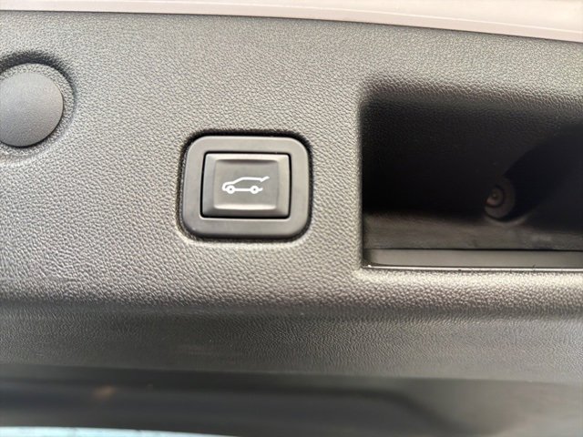 Used 2019 Chevrolet Equinox LT w/ Sun & Navigation Package image 9