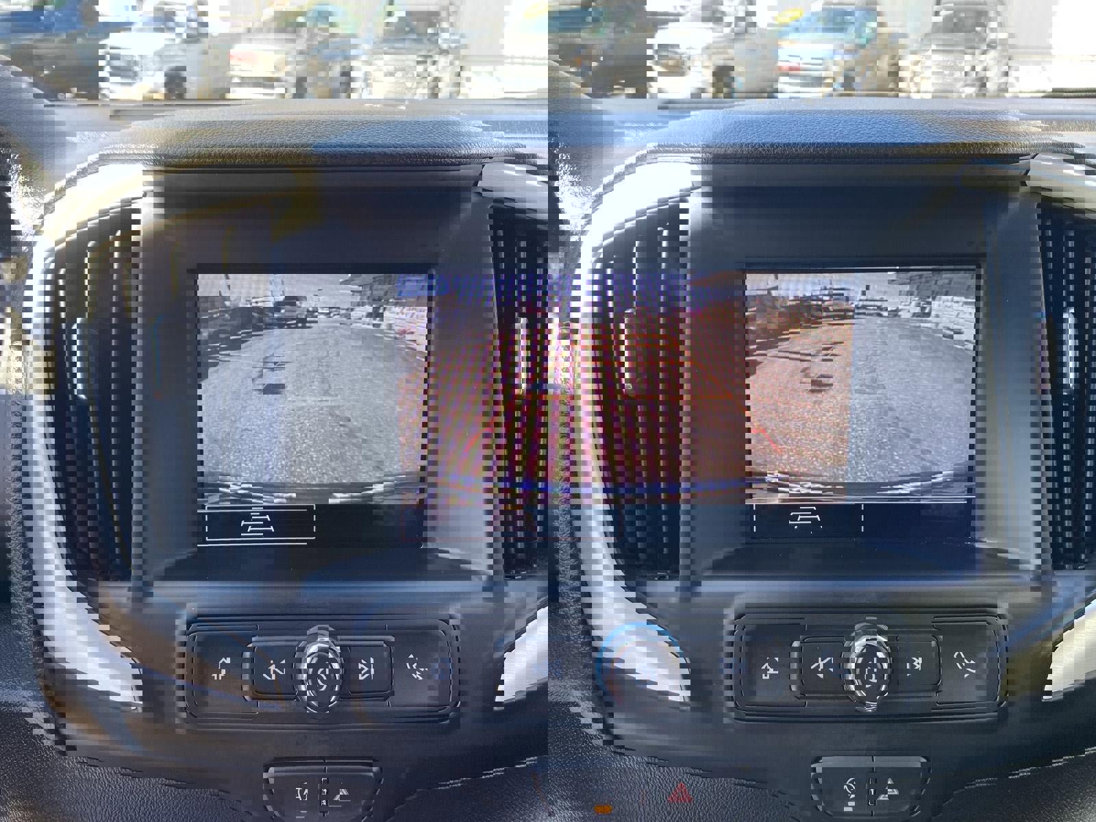 Used 2024 GMC Terrain SLE w/ Driver Convenience Package image 25