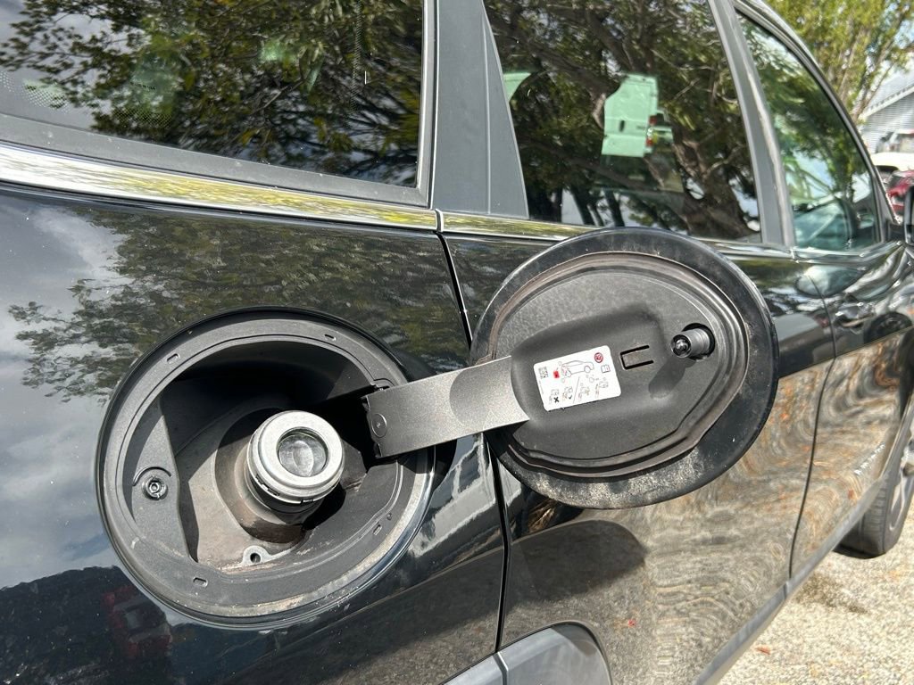 Used 2019 Jeep Cherokee Limited image 39