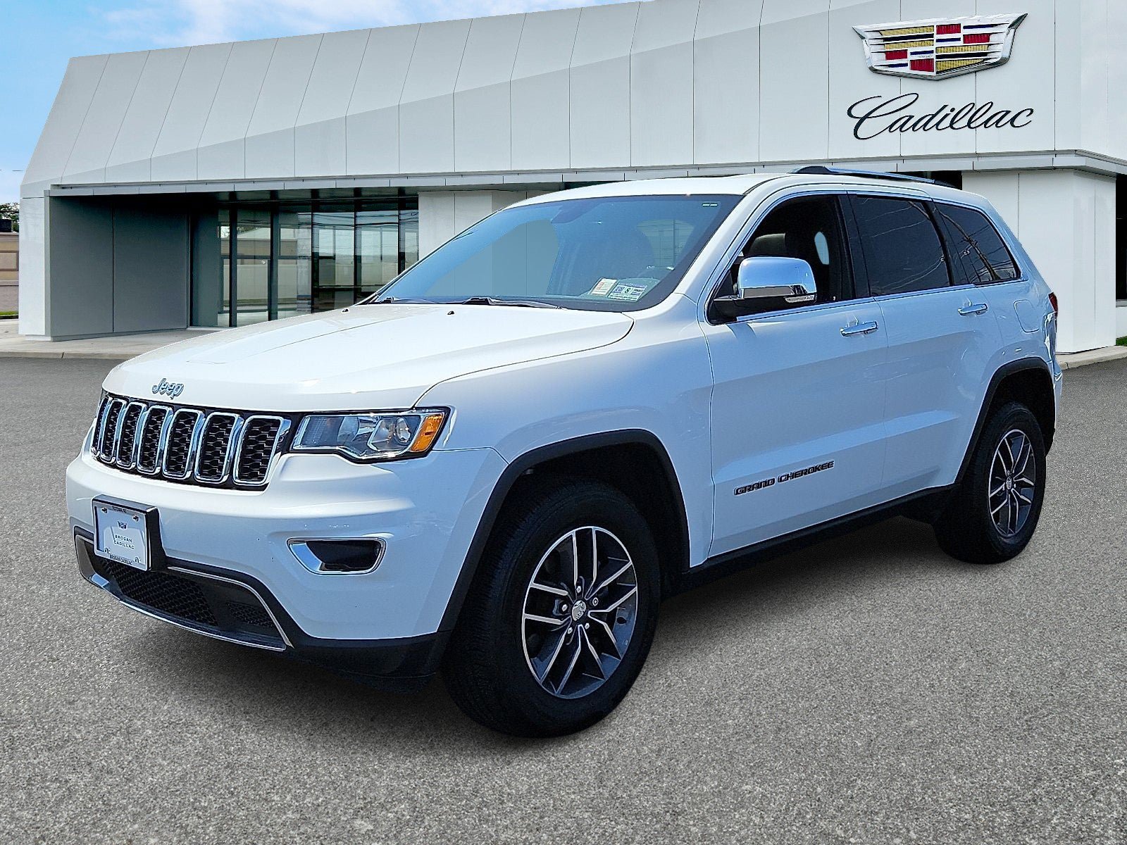 Used 2018 Jeep Grand Cherokee Limited AWD/4WD image 3