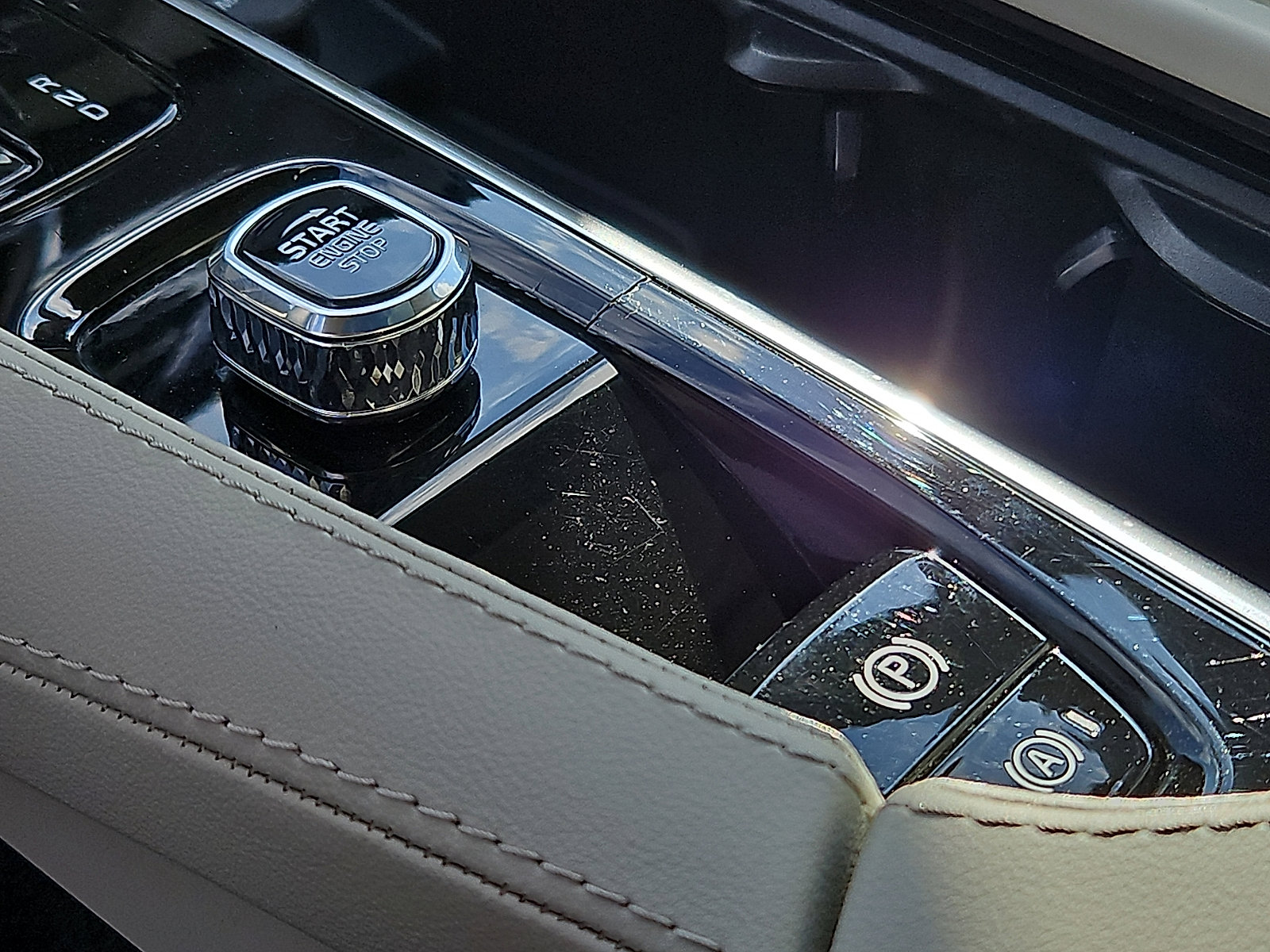 Certified 2023 Volvo XC90 B6 Ultimate w/ Protection Package image 24