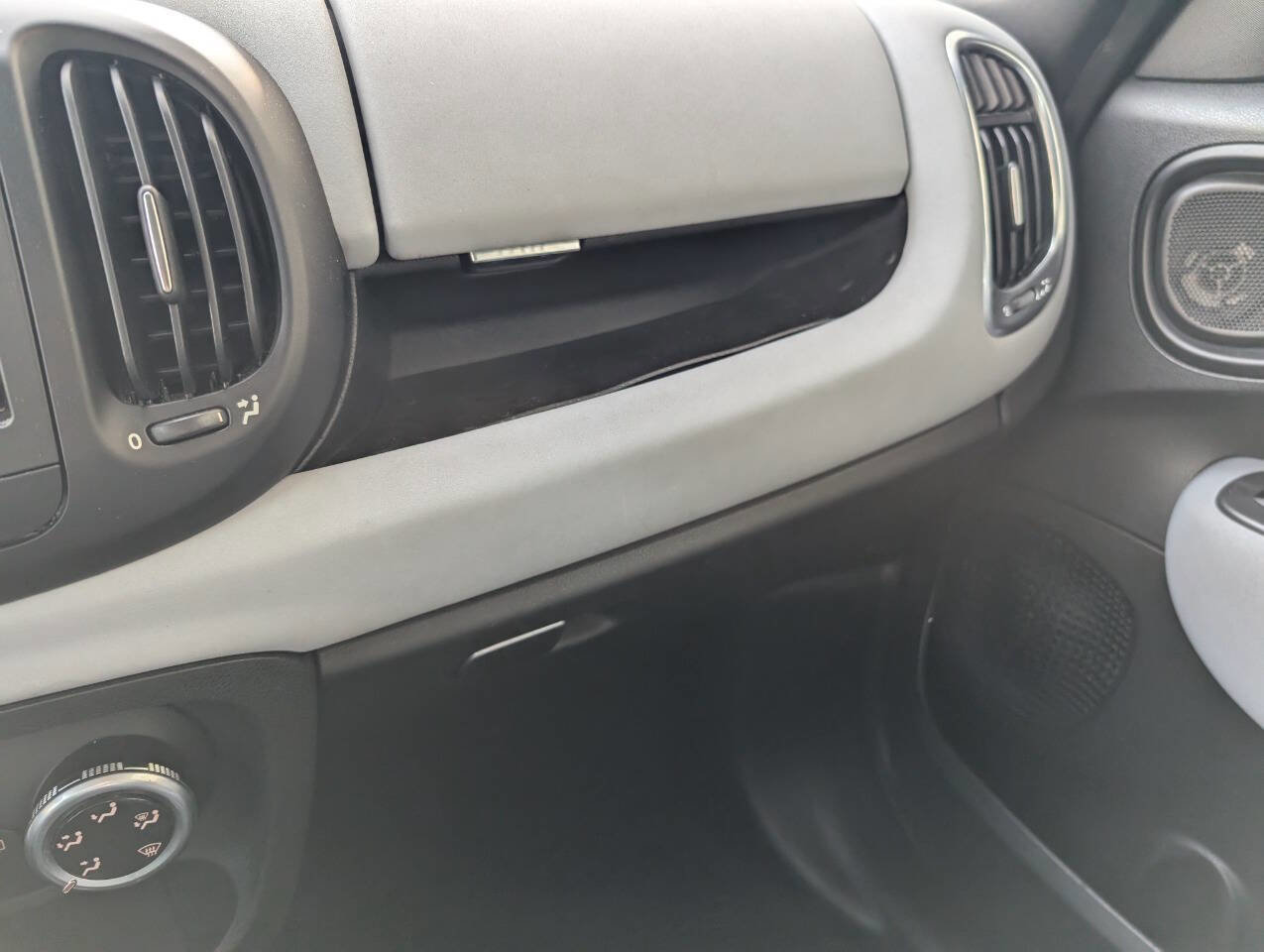 Used 2014 FIAT 500L Easy FWD image 25