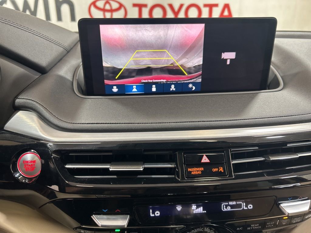 Used 2024 Acura MDX SH-AWD w/ Technology Package image 30