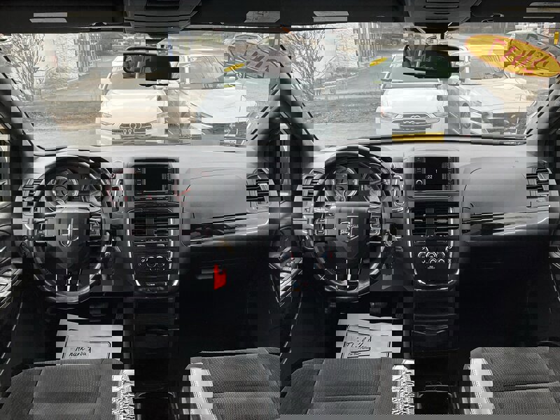 Used 2017 Dodge Grand Caravan SE image 16