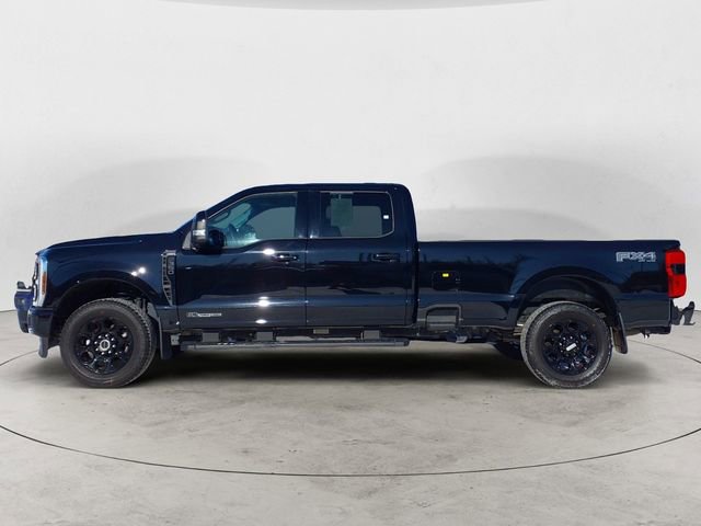 Used 2025 Ford F350 Lariat w/ Black Appearance Package image 2