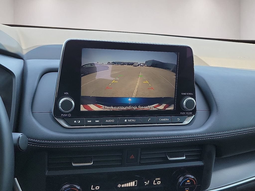 Used 2025 Nissan Rogue SV FWD image 16
