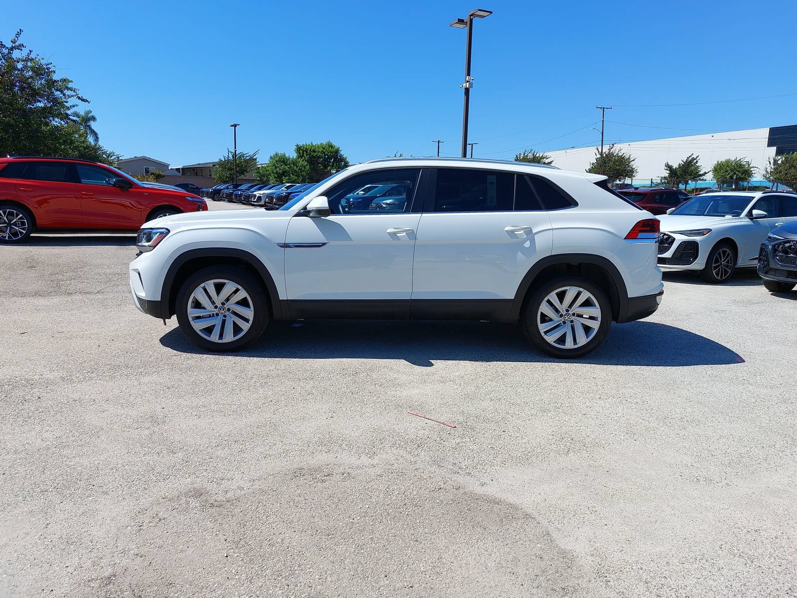 Used 2023 Volkswagen Atlas Cross Sport SE FWD image 8