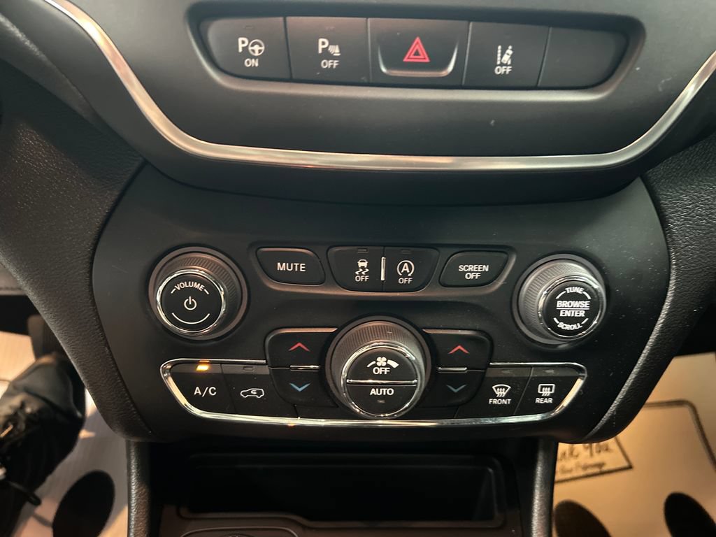 Used 2023 Jeep Cherokee Altitude Lux AWD/4WD image 19