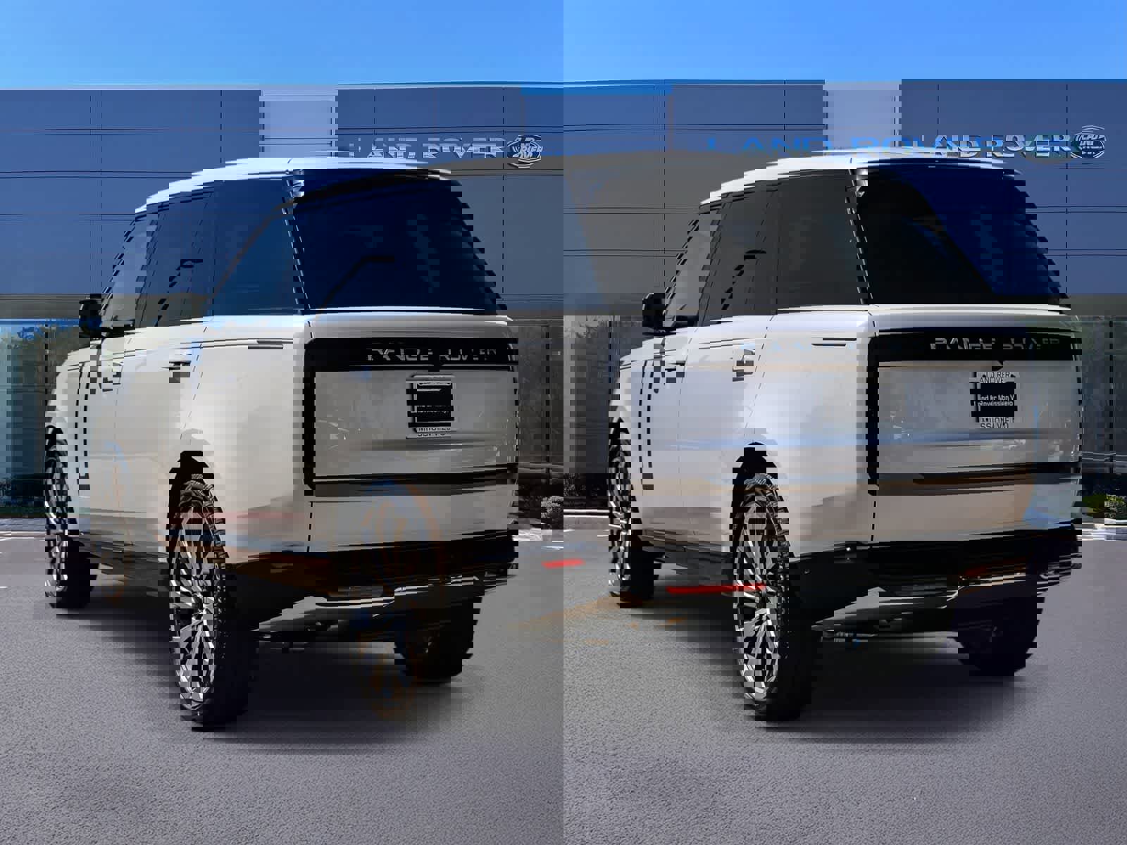 New 2026 Land Rover Range Rover Long Wheelbase SE image 6