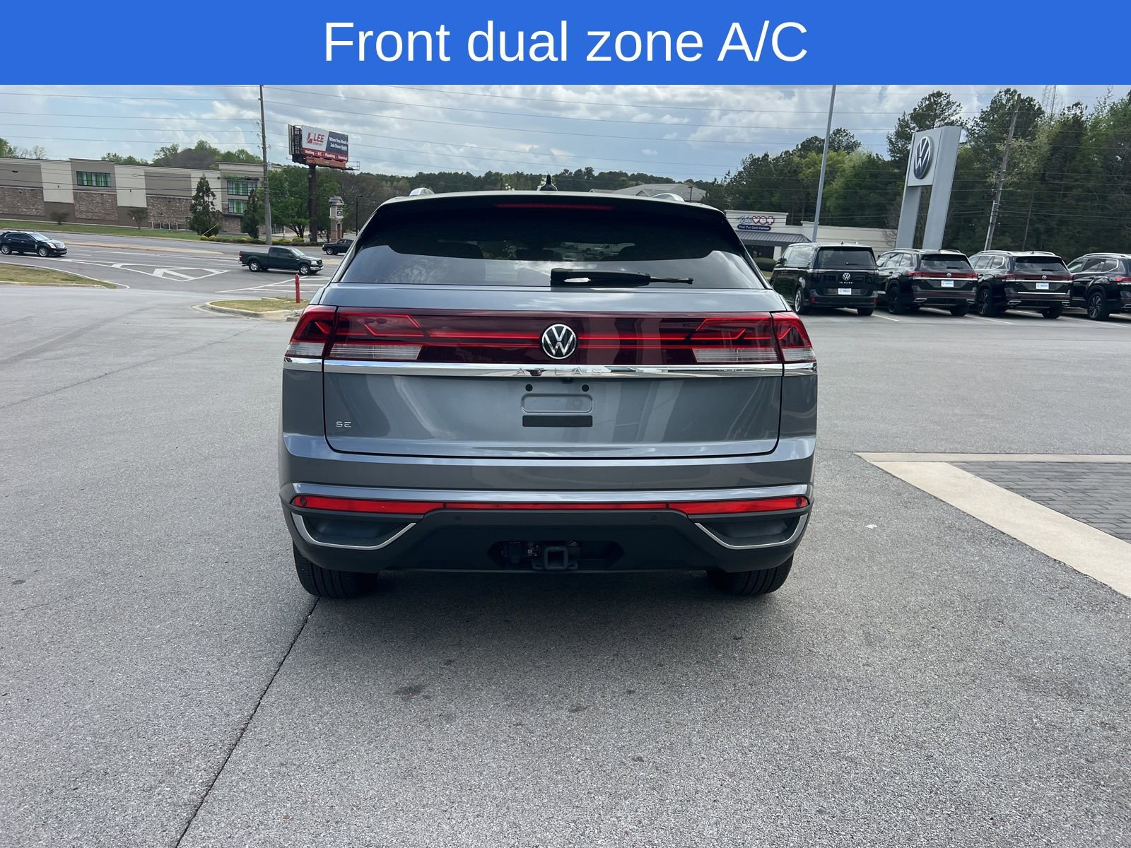 Used 2024 Volkswagen Atlas Cross Sport SE w/ Panoramic Sunroof Package image 4