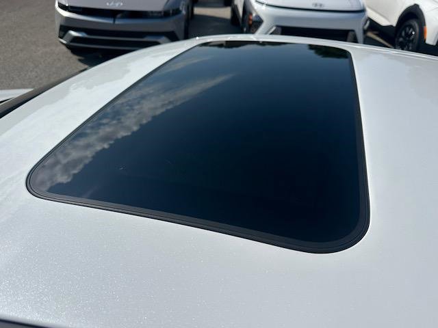 New 2025 Hyundai Elantra Limited image 7