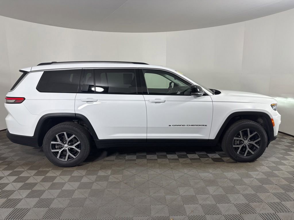 Used 2023 Jeep Grand Cherokee L Limited AWD/4WD image 7