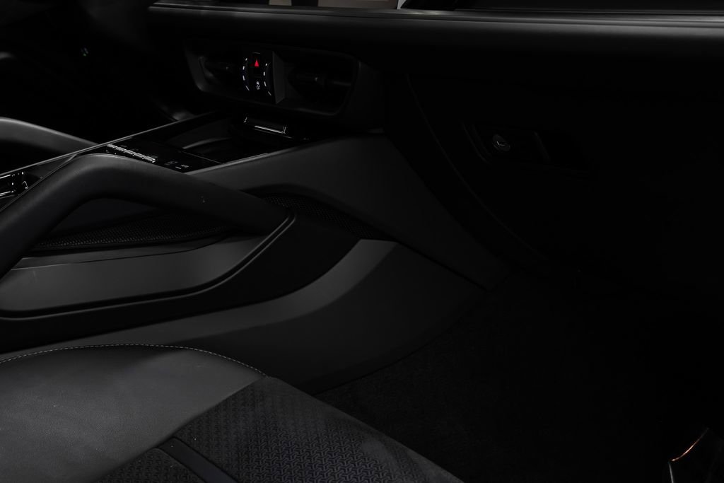 Used 2025 Porsche Cayenne GTS image 31