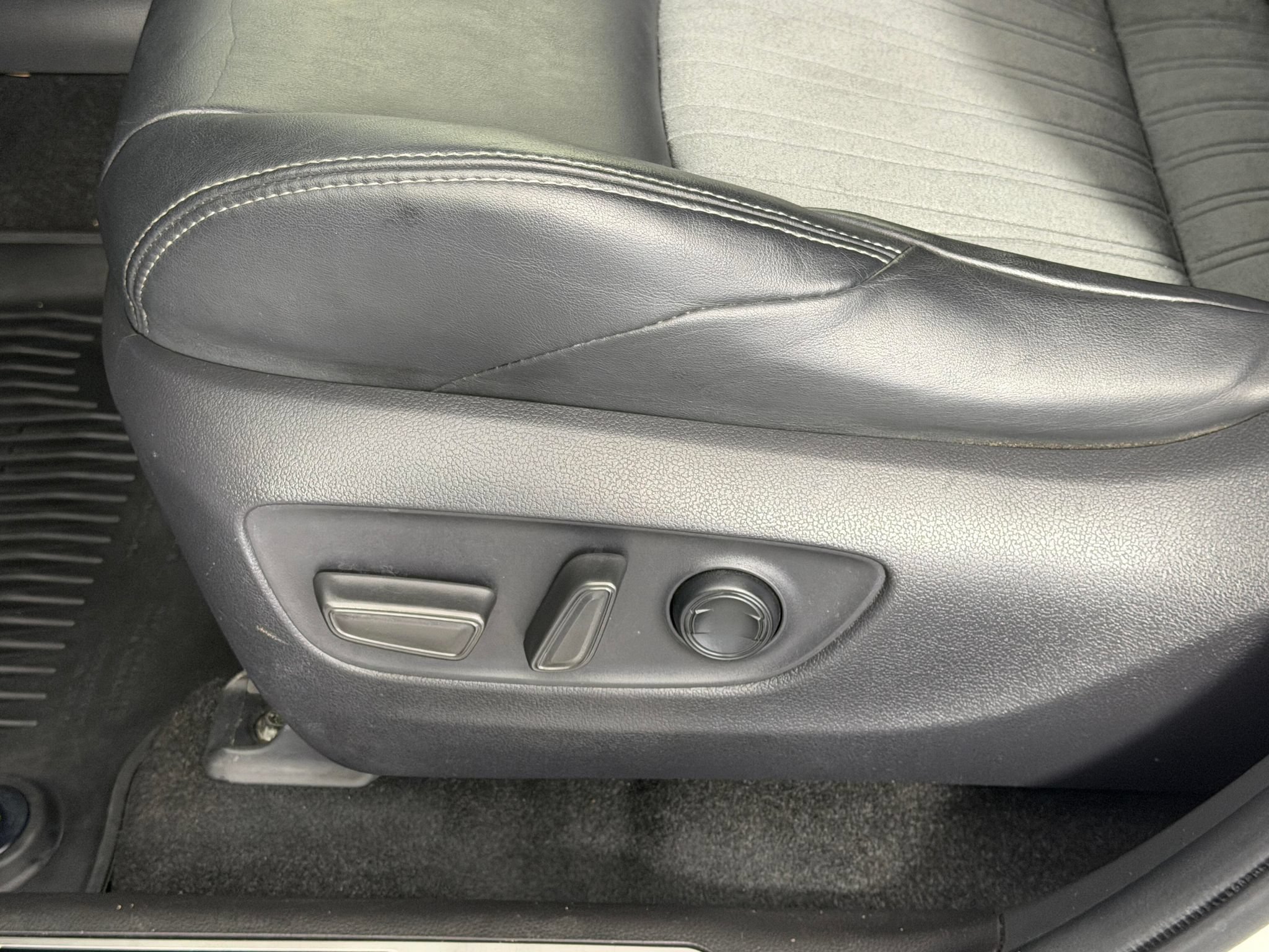 Used 2021 Toyota Venza XLE AWD/4WD image 28