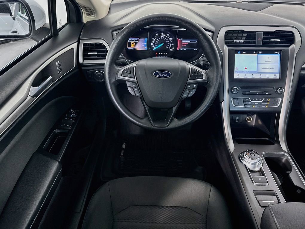 Used 2017 Ford Fusion SE w/ Fusion SE Technology Package image 26