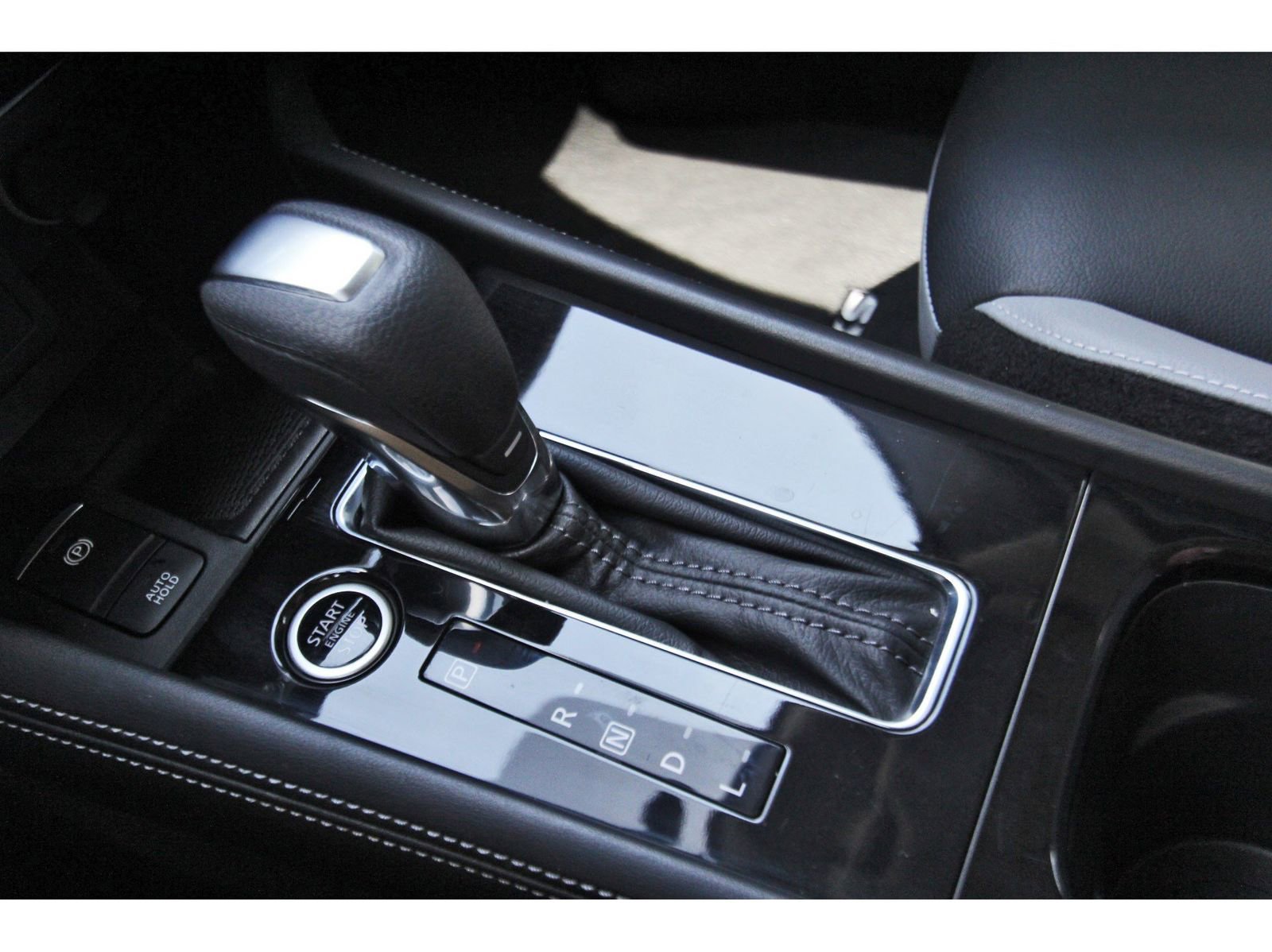 Used 2023 Nissan Kicks SR w/ SR Premium Package FWD image 27