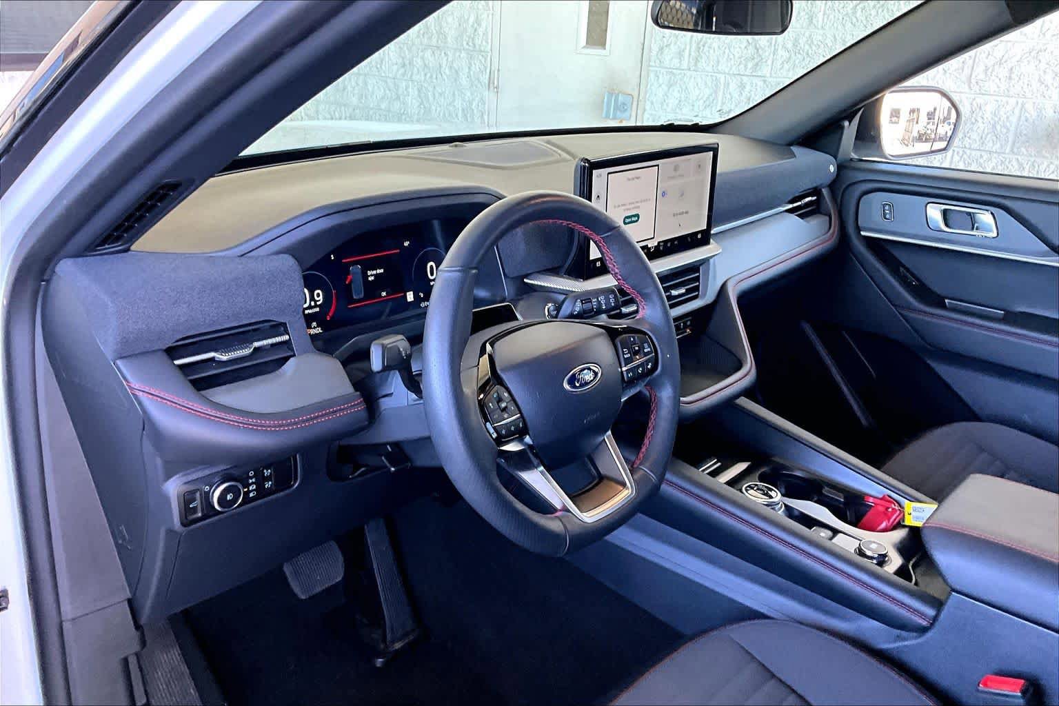 Used 2025 Ford Explorer ST-Line AWD/4WD image 17
