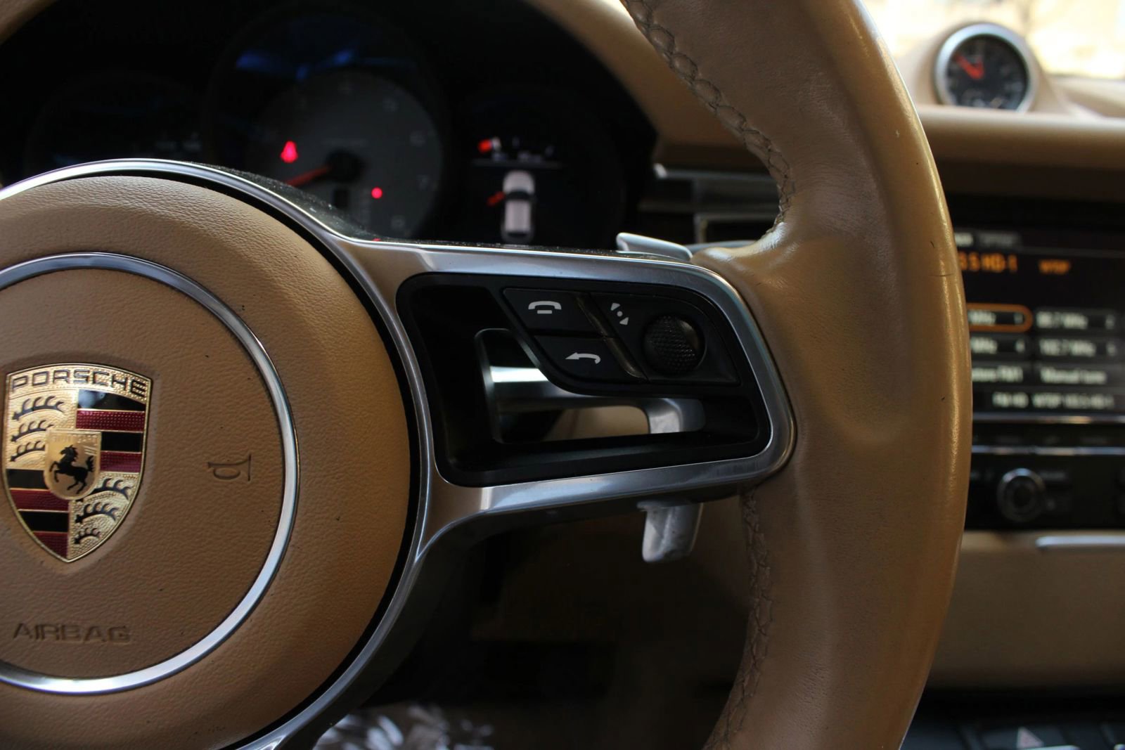 Used 2016 Porsche Macan S w/ Premium Package Plus image 32