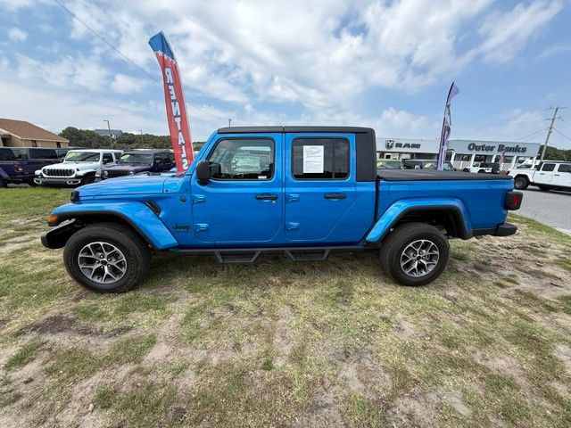 Certified 2024 Jeep Gladiator Sport AWD/4WD image 4