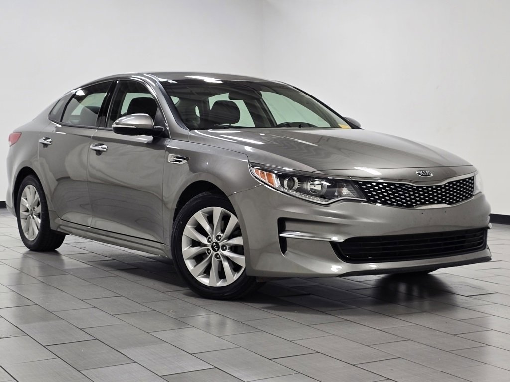 Used 2018 Kia Optima EX image 2