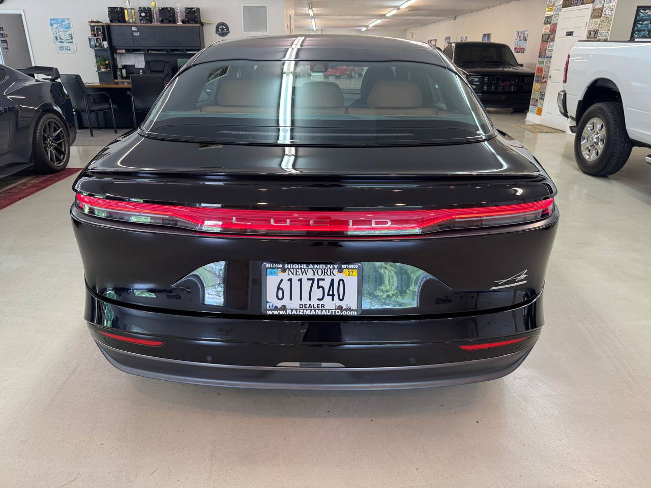 Used 2023 Lucid Air Touring AWD/4WD image 29