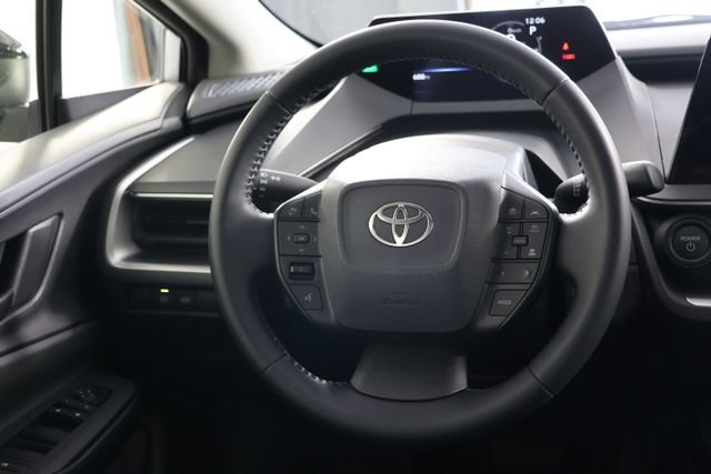 Used 2026 Toyota Prius LE AWD/4WD image 10