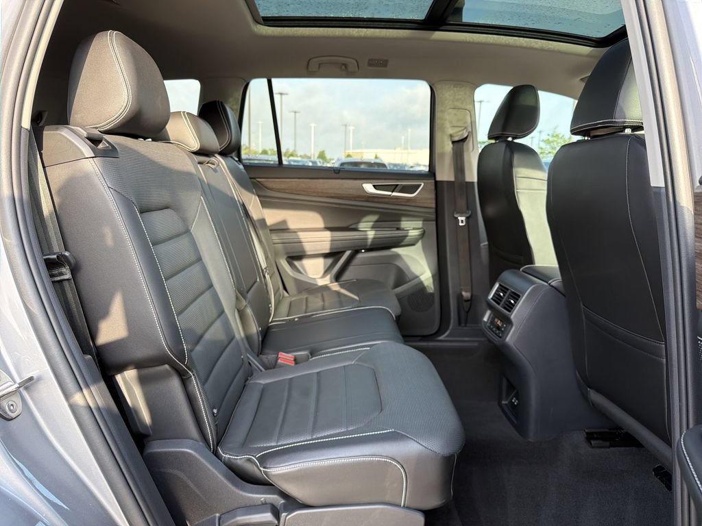 Used 2024 Volkswagen Atlas SEL AWD/4WD image 18
