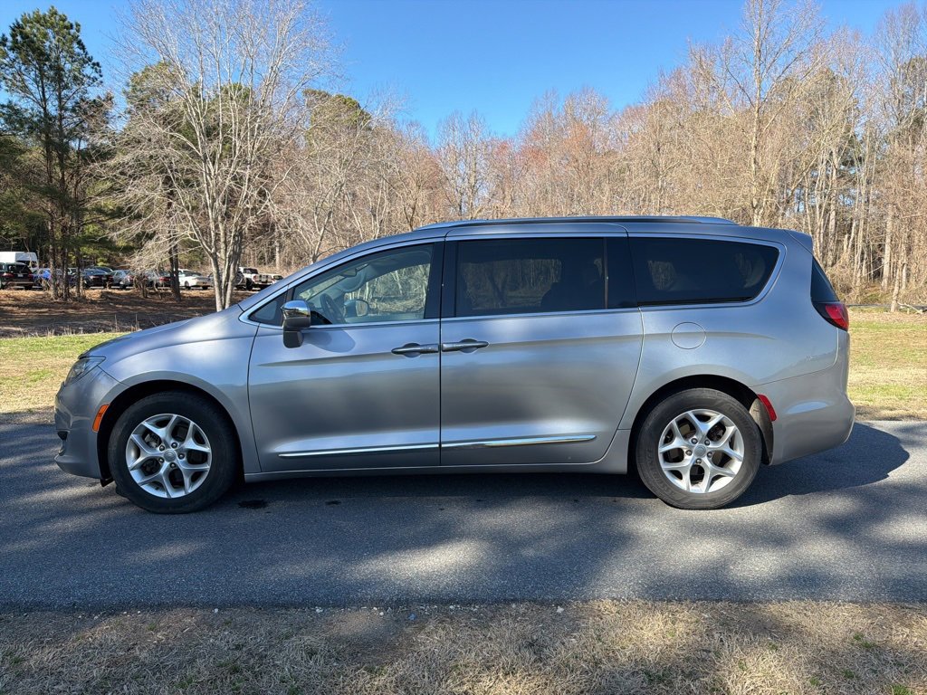 Used 2020 Chrysler Pacifica Limited image 8